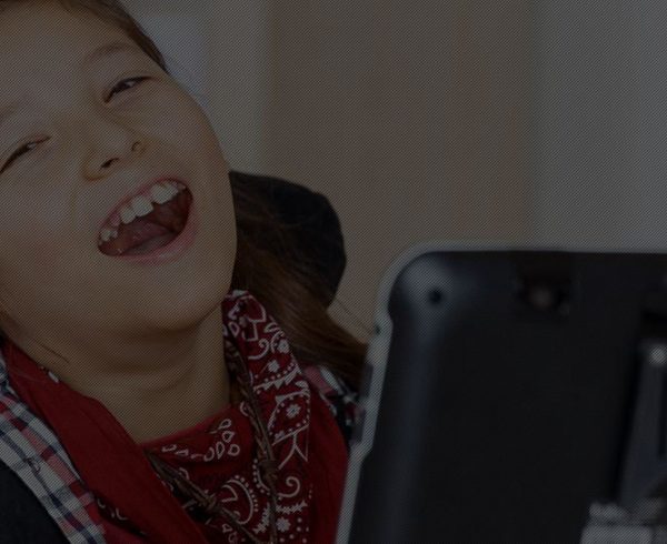 utenti che utilizzano eye tracking comunicatore iable