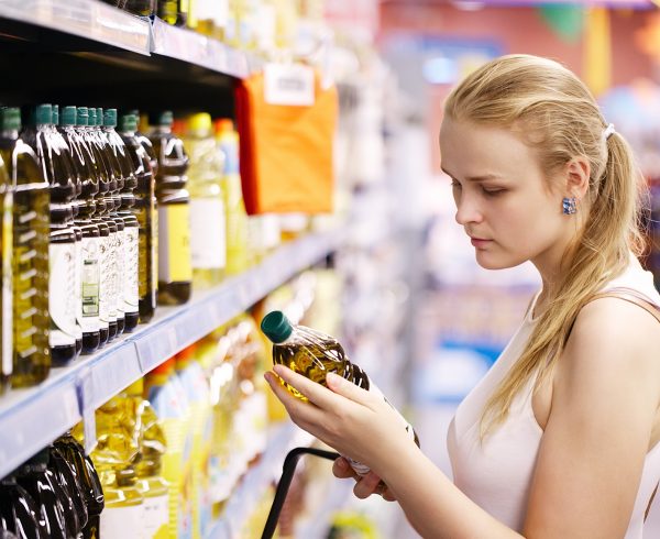 woman-shopping-in-grocery-store